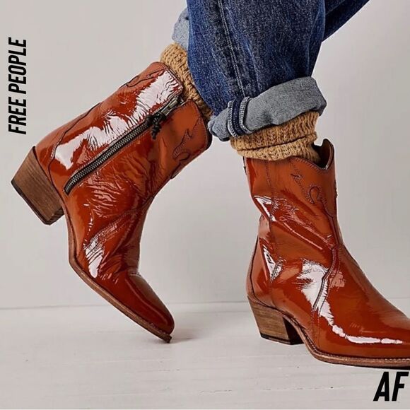 FREE PEOPLE NEW FRONTIER WESTERN ANKLE BOOTS NEW IN COGNAC SIZE 39.5 - Picture 1 of 7